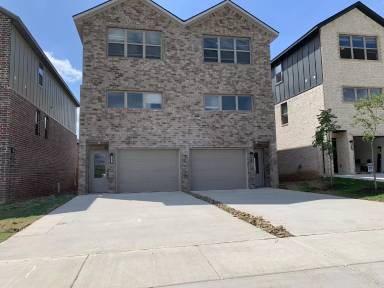 Main picture of 2675-2 SW Livingston Sq