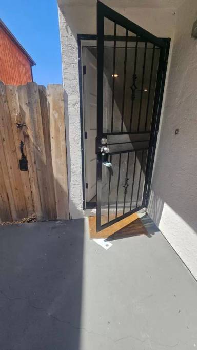 Main picture of 9667 Saint George St