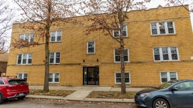 Main picture of 3318 N LeClaire Ave