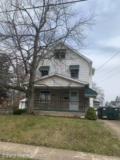 Main picture of 511 Lawrence Ave