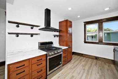 Main picture of 115 Tyler St