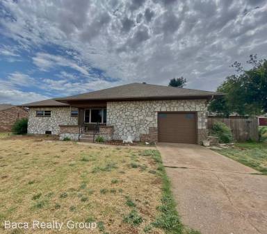 Main picture of 325 Memorial Dr