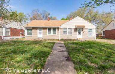 Main picture of 2604 E Grail St