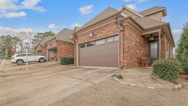 Main picture of 2832 Village Meadow Cv