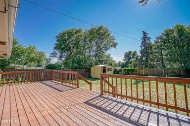 Main picture of 8701 Oakwood St