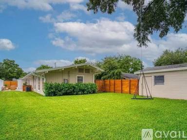 Main picture of 3025 W Asbury Pl