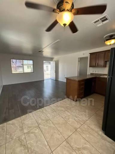 Main picture of 2414 W Coolidge St