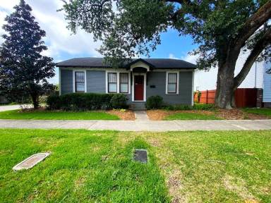Main picture of 628 Division St
