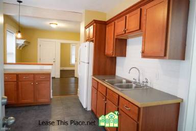 Main picture of 827 7th St NW