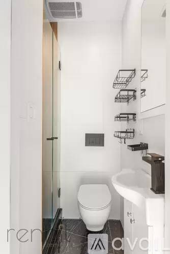 Main picture of 704 Evergreen Ave