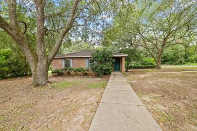 Main picture of 1856 Honeysuckle Dr