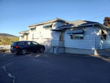 Main picture of 230 Newcastle Ave