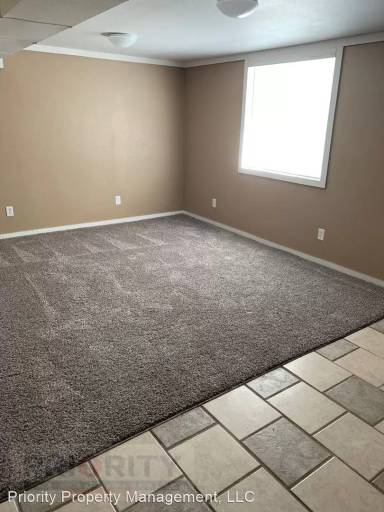 Main picture of 810 W 10th St
