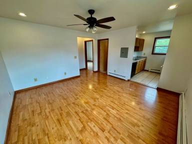 Main picture of 605 W Cross St