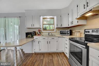 Main picture of 831 Hill St