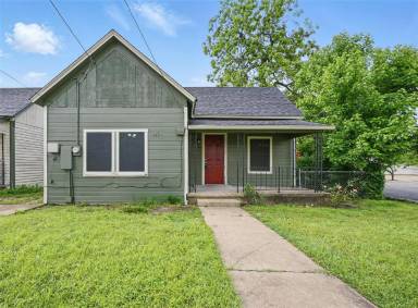 Main picture of 906 E Houston St