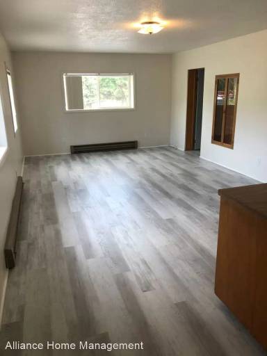 Main picture of 913 W Palouse River Dr