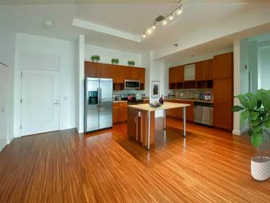 Main picture of 69 E Lake St