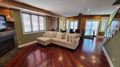 Main picture of 2641 N California Ave