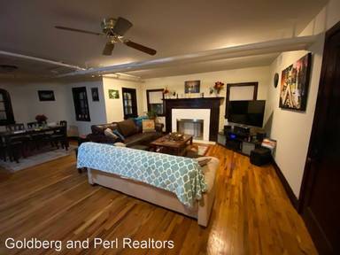 Main picture of 1501 W Addison St
