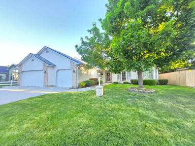 Main picture of 2256 W Chateau Dr