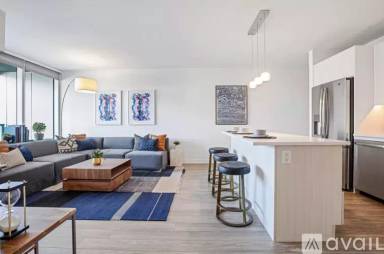 Main picture of 2343 N Lincoln Ave