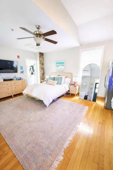 Main picture of 145 Saint Philip St