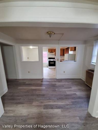 Main picture of 328 N High St