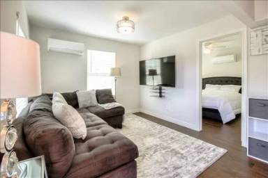 Main picture of 6704 Winton St