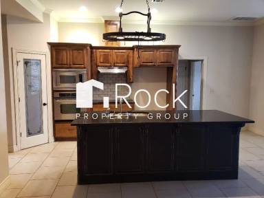 Main picture of 2705 SE 39th St