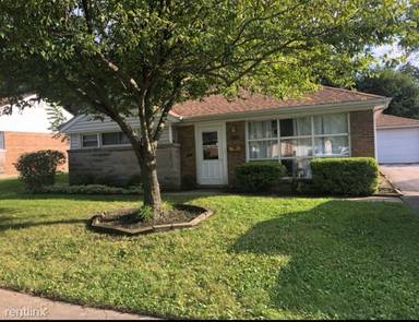 Main picture of 325 Minocqua St