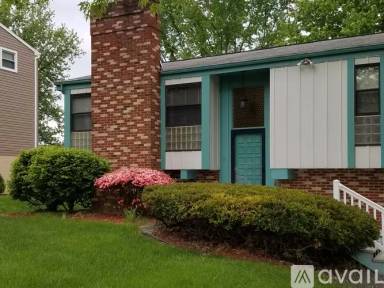 Main picture of 475 Mohican Ave