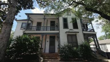 Main picture of 822 E Carson St