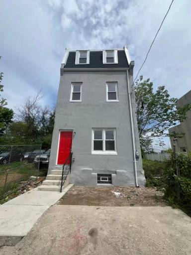 Main picture of 3933 Fairmount Ave