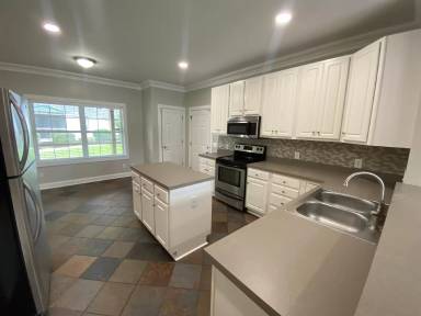 Main picture of 3210 Robertson Ave