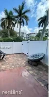 Main picture of 12604 SW 53rd St
