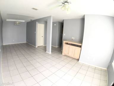 Main picture of 604 S Logan Dr
