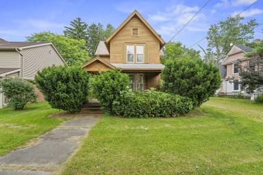 Main picture of 906 Middle Ave