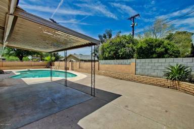 Main picture of 1030 E Manhatton Dr