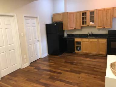 Main picture of 1525 W Girard Ave