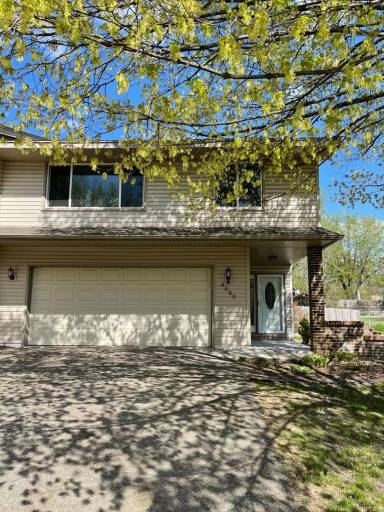 Main picture of 4050 Glacier Ln N