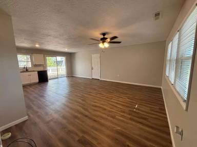Main picture of 2737 W Seminole St