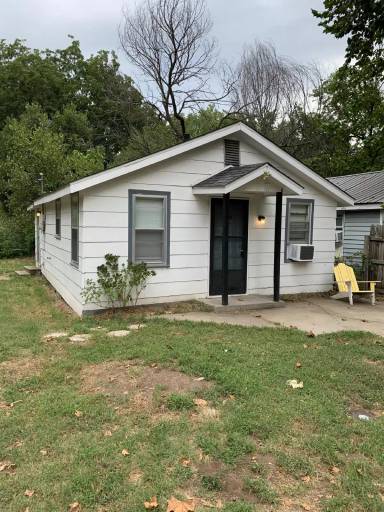 Main picture of 312 W Oakland St