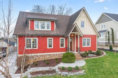 Main picture of 605 W End Cir