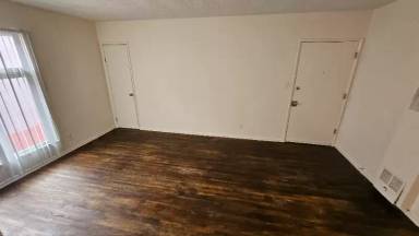 Main picture of 1219 N Ardmore Ave