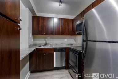 Main picture of 211 E Ontario St