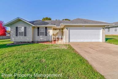 Main picture of 701 N Pinewood Ave