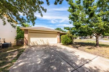 Main picture of 8718 Davis Oaks Trl