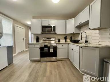 Main picture of 499 Pawling Ave