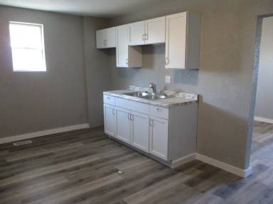 Main picture of 9-15 W Paris Ave